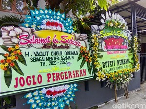Karangan Bunga Berdatangan ke Rumah Menag Gus Yaqut di Rembang