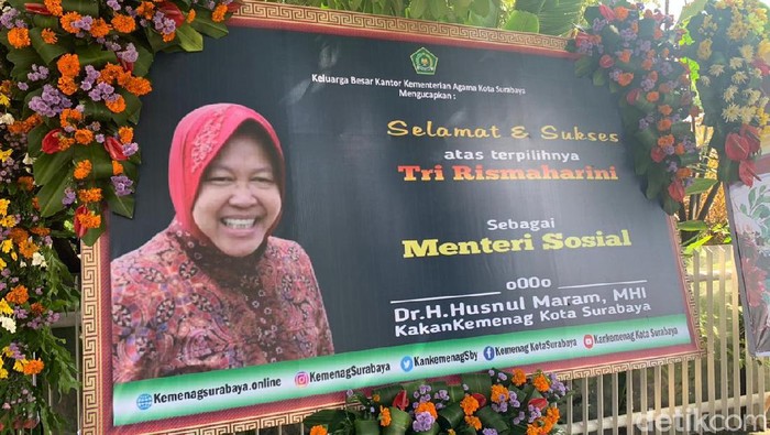 Karangan bunga untuk wali kota tri rismaharini