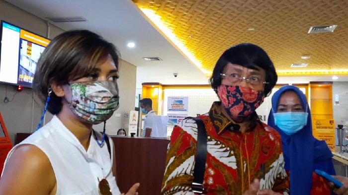 Karen Poore atau Karen Idol menyambangi Bareskrim Polri, Jakarta, Rabu (23/12/2020).