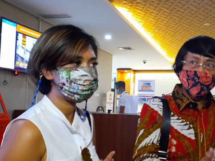 Karen Poore atau Karen Idol menyambangi Bareskrim Polri, Jakarta, Rabu (23/12/2020).