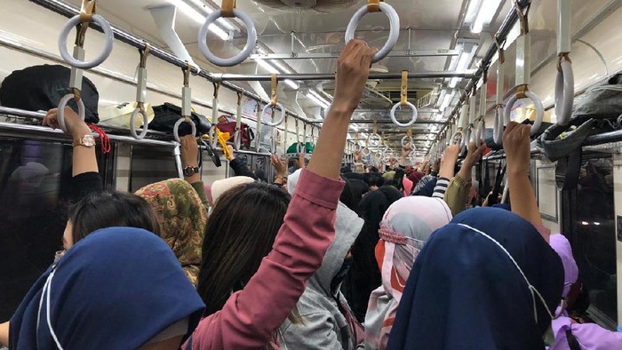 Kondisi KRL arah Bogor pukul 19.13 WIB