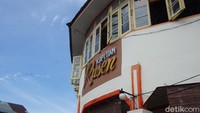 Kedai ini bernama Kopi Tiam Rusen.