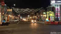 Namun setelah datang melihat langsung Kudus City Walk, para pengunjung menilai destinasi itu kurang maksimal, masih belum sempurna, seperti tempat duduk, hingga arus lalu lintas yang padat sehingga membuat macet. (Dian Utoro Aji/detikTravel)