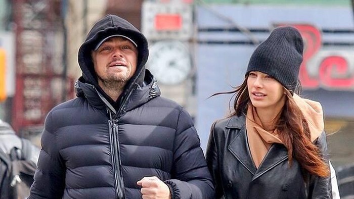 Leonardo DiCaprio dan kekasih yang beda usia 23 tahun Leonardo DiCaprio dan kekasih yang beda usia 23 tahun