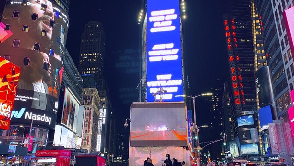 Maruli Terpampang di Time Square New York
