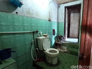 Melihat Lorong Rahasia Tempat Menyimpan Ribuan Botol Miras di Sukabumi