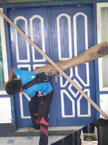 Pegawai honorer Dishub Dompu NTB merusak fasilitas hingga menyegel kantor karena gaji belum dibayarkan 4 bulan (dok Istimewa)