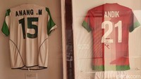 Seperti sepatu yang digunakan Evan Dimas saat final AFC U-19 tahun 2013 hingga baju jersey Persebaya divisi utama Liga Esis 2008-2009 milik Anang Maruf.