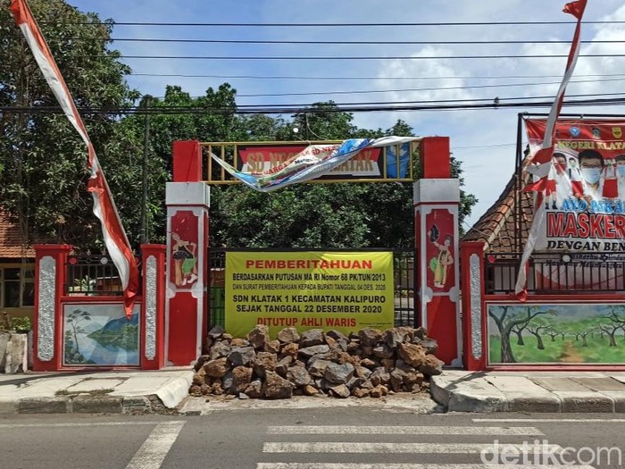 Penyegelan Gedung SDN di Banyuwangi