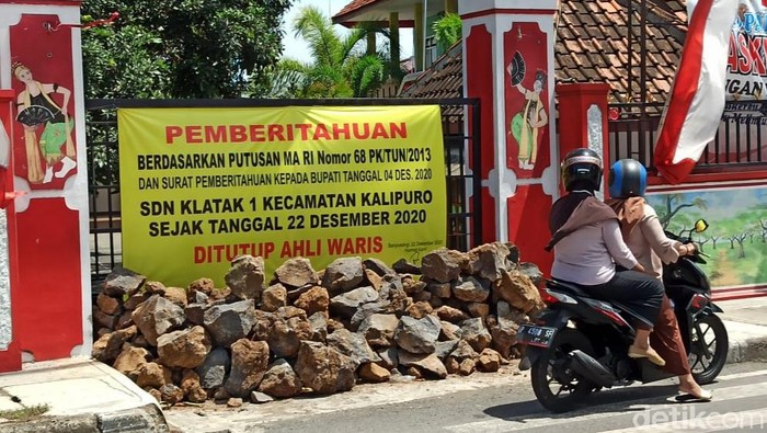 Penyegelan Gedung SDN di Banyuwangi