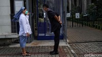 Guna mengantisipasi lonjakan umat yang melakukan ibadah Natal, Gereja Katedral sudah membuka pendaftaran sejak jauh hari melalui website. Hanya umat berusia 18-59 tahun yang telah mendaftar yang nantinya bisa mengikuti ibadah Natal di Katedral.