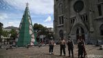 Persiapan Gereja Katedral Jelang Misa Natal