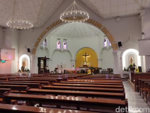 Melihat Persiapan Gereja Katedral Semarang Jelang Natal