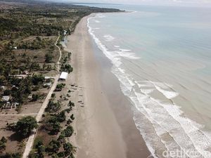 Pesona Indah Pantai Raihenek Malaka