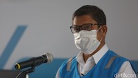 Direktur Bisnis Regional Jawa, Madura dan Bali PLN Haryanto WS saat meninjau Unit Induk Transmisi Jawa Bagiam Barat (UIT JBB), Gandul, Depok, Jawa Barat. 