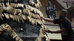 Unik, Pohon Natal Ini Terbuat dari Bonggol Jagung