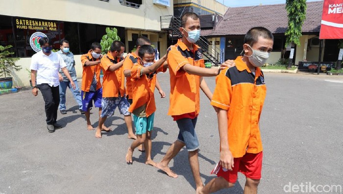 polisi gerebek home industry bahan pembuat sabu