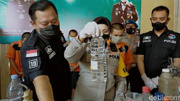 polisi gerebek home industry bahan pembuat sabu