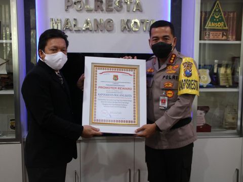 Lembaga Kajian Strategis Kepolisian Indonesia (LEMKAPI) memberikan penghargaan kepada Tim Pemulasaran Jenazah COVID-19 Polresta Malang Kota. Penghargaan diberikan karena dinilai sukses menjalankan dan membantu program penanganan COVID-19 di Kota Malang.
