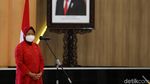 Risma Berkebaya Merah di Sertijab Menteri Sosial