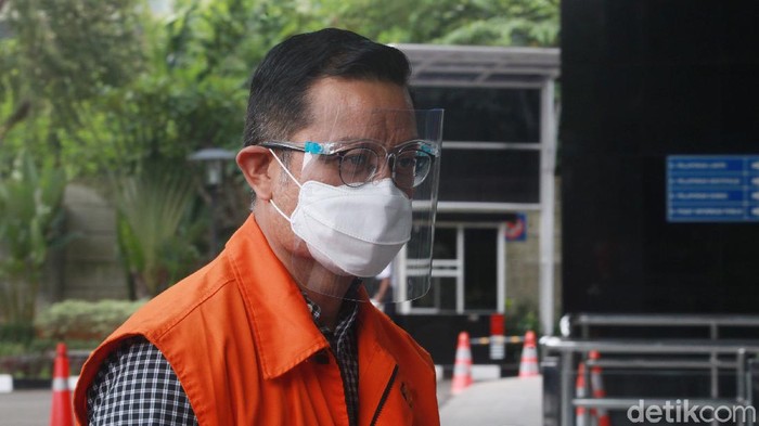 Mantan Menteri Sosial (Mensos) Juliari Peter Batubara mendatangi KPK. Juliari akan menjalani pemeriksaan perdana kasus dugaan suap bantuan sosial (bansos) Corona.
