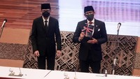 Sandiaga Uno resmi menjadi Menparekraf setelah dilantik Presiden Jokowi pagi tadi.