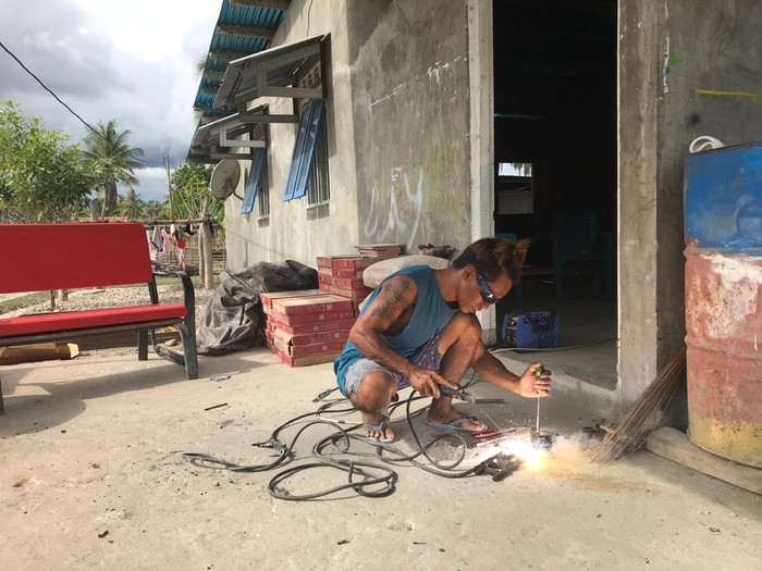 Setiap harinya, Joao bergantung dengan usaha bengkel lasnya, membuka servis las untuk masyarakat di sekitar Kecamatan Kobalima, Kabupaten Malaka.