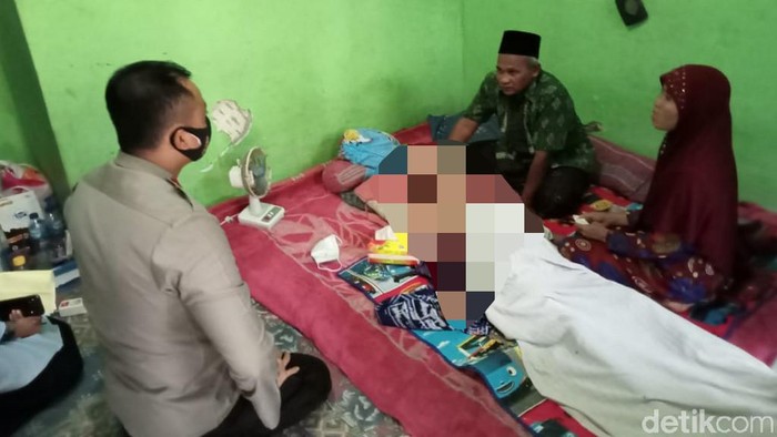Simpati polisi mengalir untuk siswa MTs di Kediri, yang depresi berat diduga karena ditegur guru. Upaya pemulihan tengah dilakukan.