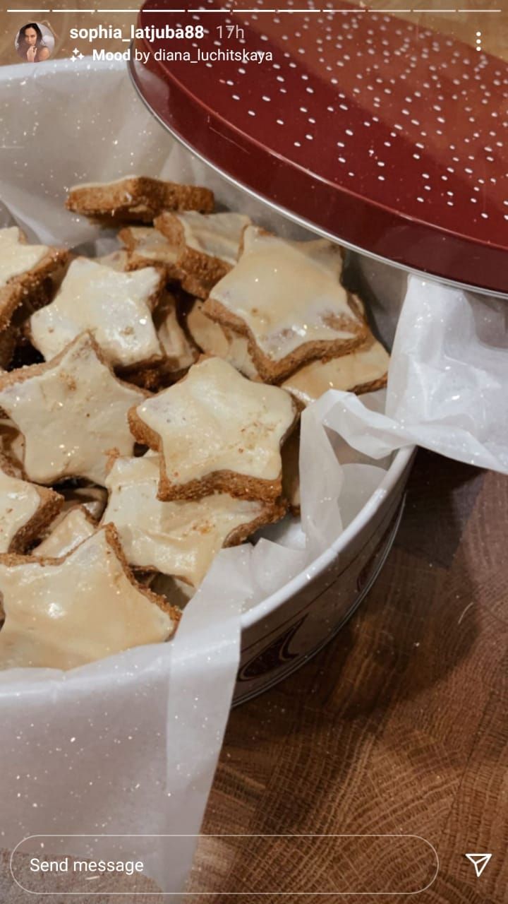 Sophia Latjuba Bikin Zimtsterne, Cookies Natal Khas Jerman