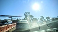Salah satu lokasi tes COVID-19 massal dilakukan di Dodger Stadion di Los Angeles. Stadion olahraga ini berubah menjadi situs pengujian COVID-19 massal. Foto: Rengganis Pambudi