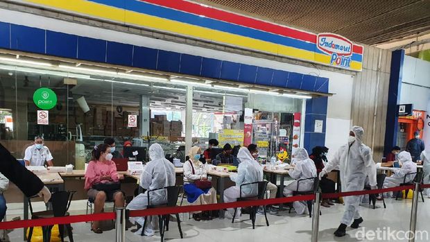 Tes rapid antigen di stasiun gambir