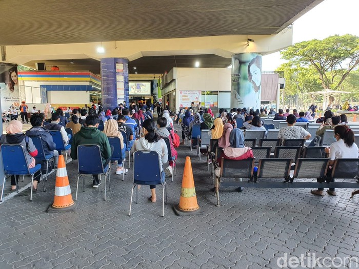Tes rapid antigen di stasiun gambir