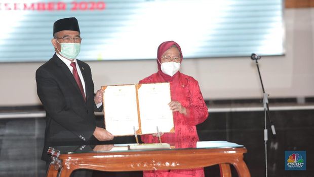 Upacara serah terima jabatan Menteri Sosial kepada Tri Rismaharini (CNBC Indonesia/Muhammad Sabki)