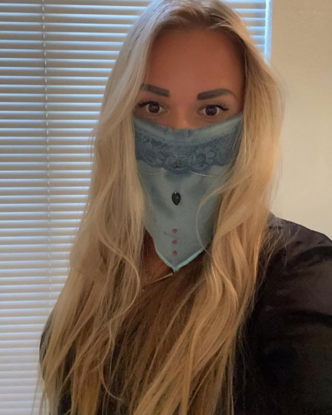 Untuk mendapatkan penampilannya bak Barbie, Valeria mengaku hanya mengandalkan makeup. Dia pun melakukan implan payudara dan menggunakan softlens agar penampilannya semakin mirip Barbie. Foto: Instagram