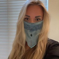 Untuk mendapatkan penampilannya bak Barbie, Valeria mengaku hanya mengandalkan makeup. Dia pun melakukan implan payudara dan menggunakan softlens agar penampilannya semakin mirip Barbie. Foto: Instagram