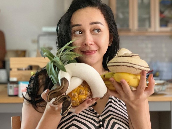 Wah! Aura Kasih Ternyata Jago Buat Cupcake hingga Ngerujak