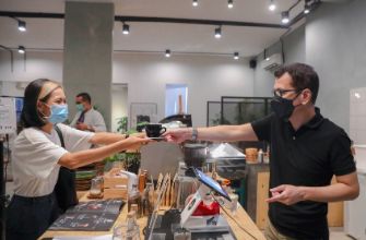 Wishnutama Belajar Bikin Kopi hingga Tinjau Restoran di Tengah Pandemi