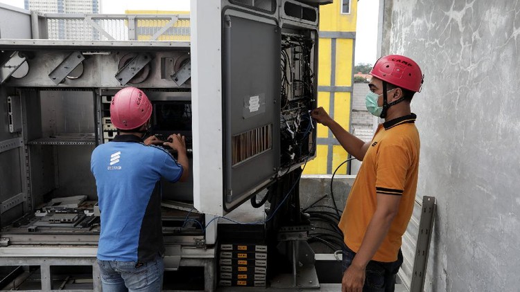 XL Axiata sudah memulai uji coba Dynamic Spectrum Sharing (DSS) untuk pengimplementasian layanan 5G di kawasan Depok, Jawa Barat, Rabu (23/2/2020). XL Axiata terus berupaya mempersiapkan jaringan untuk implementasi layanan 5G. Sejumlah inisiatif telah dilaksanakan guna meningkatkan kapasitas jaringan dan efisiensi jaringan yang mencakup radio, transport, dan core.