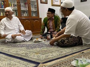 Yaqut Cholil Qoumas, Menteri Agama yang Suka Makan Lesehan ala Santri