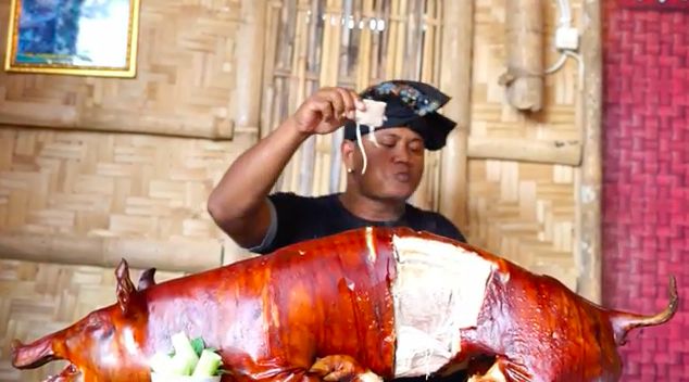 5 Aksi Mukbang Babi Guling yang Curi Perhatian, dari Medan hingga Bali!