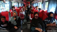 Kondisi di dalam bus antar kota antar provinsi.