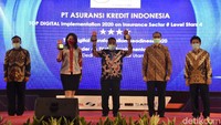 PT Askrindo meraih penghargaan dalam acara TOP Digital Awards 2020 yang diselenggarakan oleh majalah It Works sebagai Top Digital Implementation 2020 on Insurance Sector.