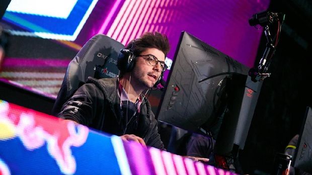 Atlet Esports Ceb dari Tim OG