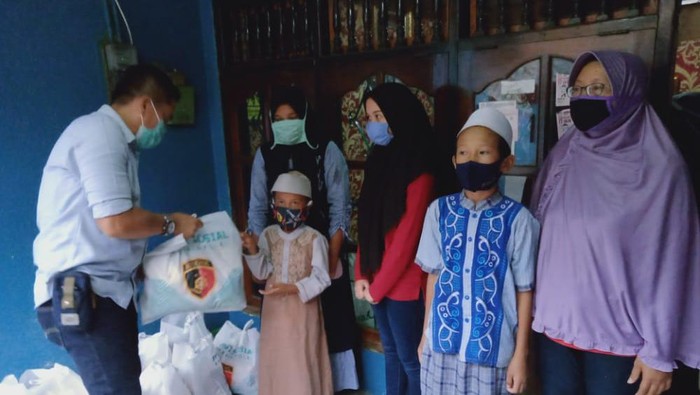 Bareskrim dan Kaukus Muda Indonesia (KMI) beri bantuan sosial