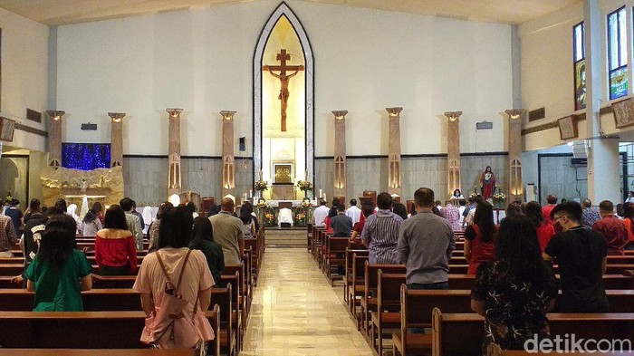 Begini Misa Natal di Gereja Gembala yang Baik Surabaya, Jemaat 280 Orang