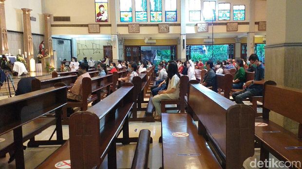 Begini Misa Natal di Gereja Gembala yang Baik Surabaya, Jemaat 280 Orang