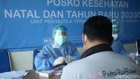 Guna mengantisipasi penyebaran virus Corona, Terminal Pulogebang pun membuka fasilitas layanan rapid test serta mewajibkan para penumpang untuk membawa dokumen kesehatan saat akan melakukan perjalanan jarak jauh dari terminal tersebut.