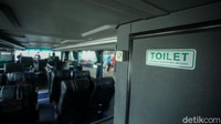 Ada pula penumpang yang memilih menaiki bus double decker untuk mendapatkan pengalaman baru pergi ke luar kota dengan menggunakan bus tingkat tersebut.