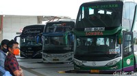 Harga yang ditawarkan untuk melakukan perjalanan dengan bus double decker alias bus tingkat ini cukup beragam dengan rute bervariasi ke berbagai daerah di Pulau Jawa.