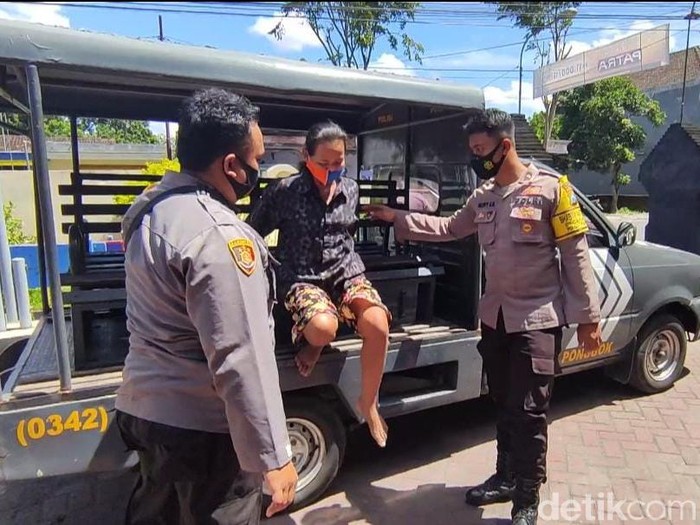 Depresi Suami Nikah Lagi, Eks TKW di Blitar Mengamuk Serang Tetangga